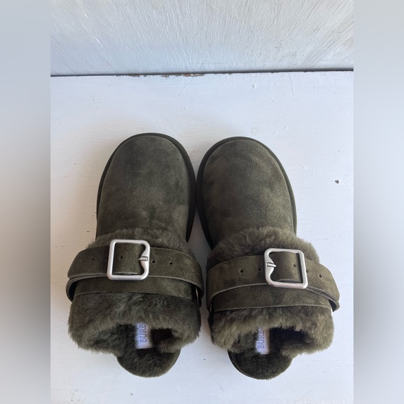 🔴SOLD🔴 BURBERRY Snug Genuine Shearling Clog 38- Loch - Picture 6 of 13